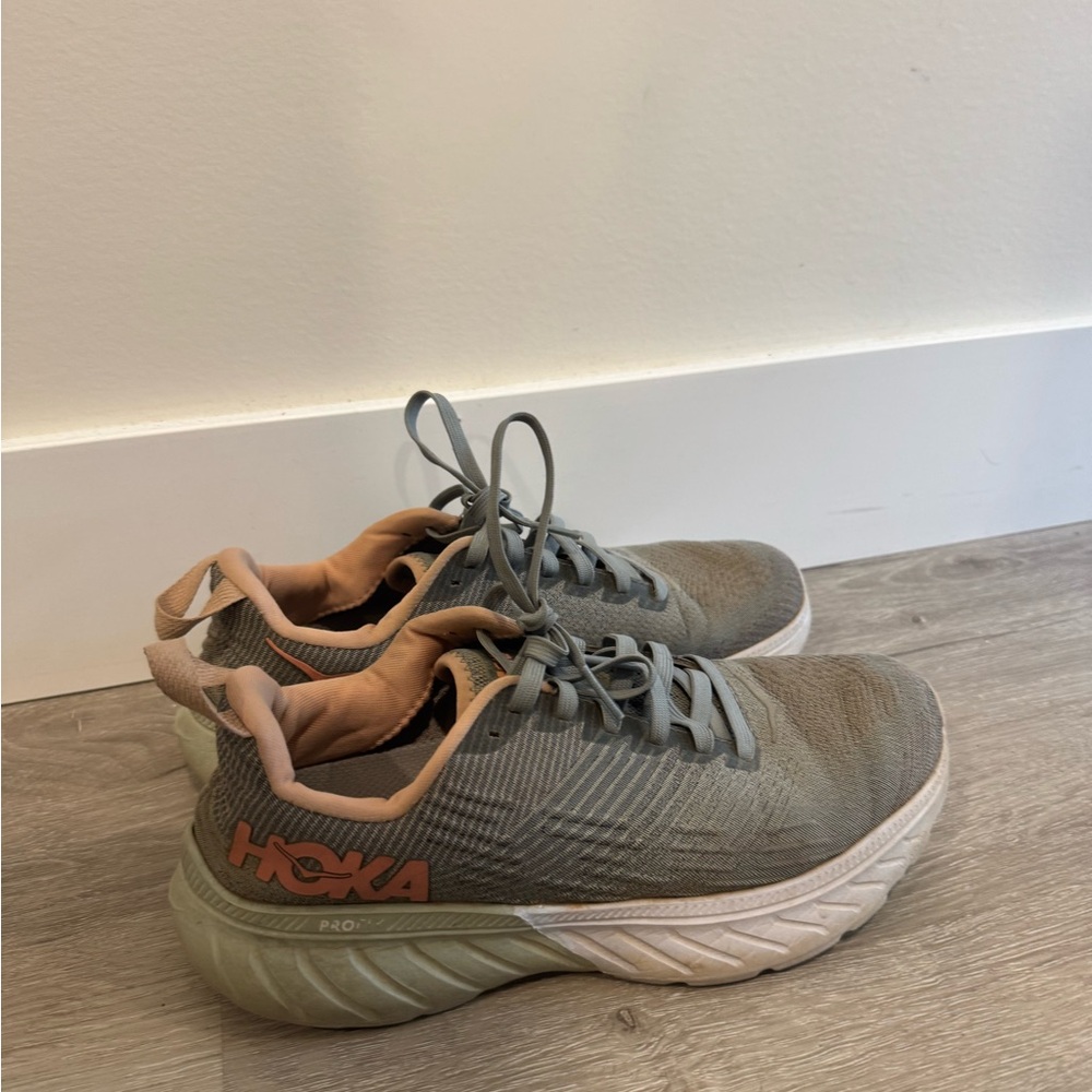 Hoka Women’s One One Mach 3 Running Sneaker Size 7.5